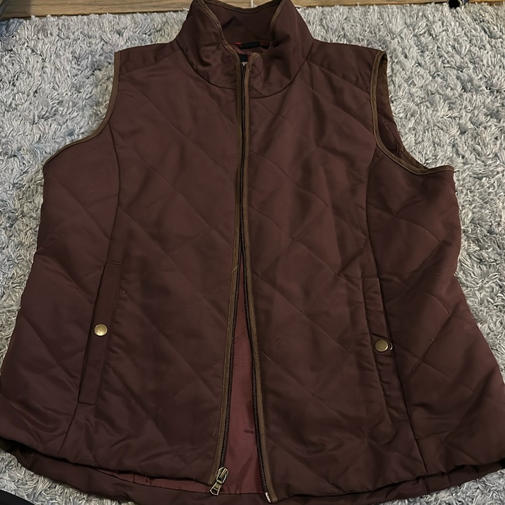 G.H. Bass & Co. light puffer vest, size large